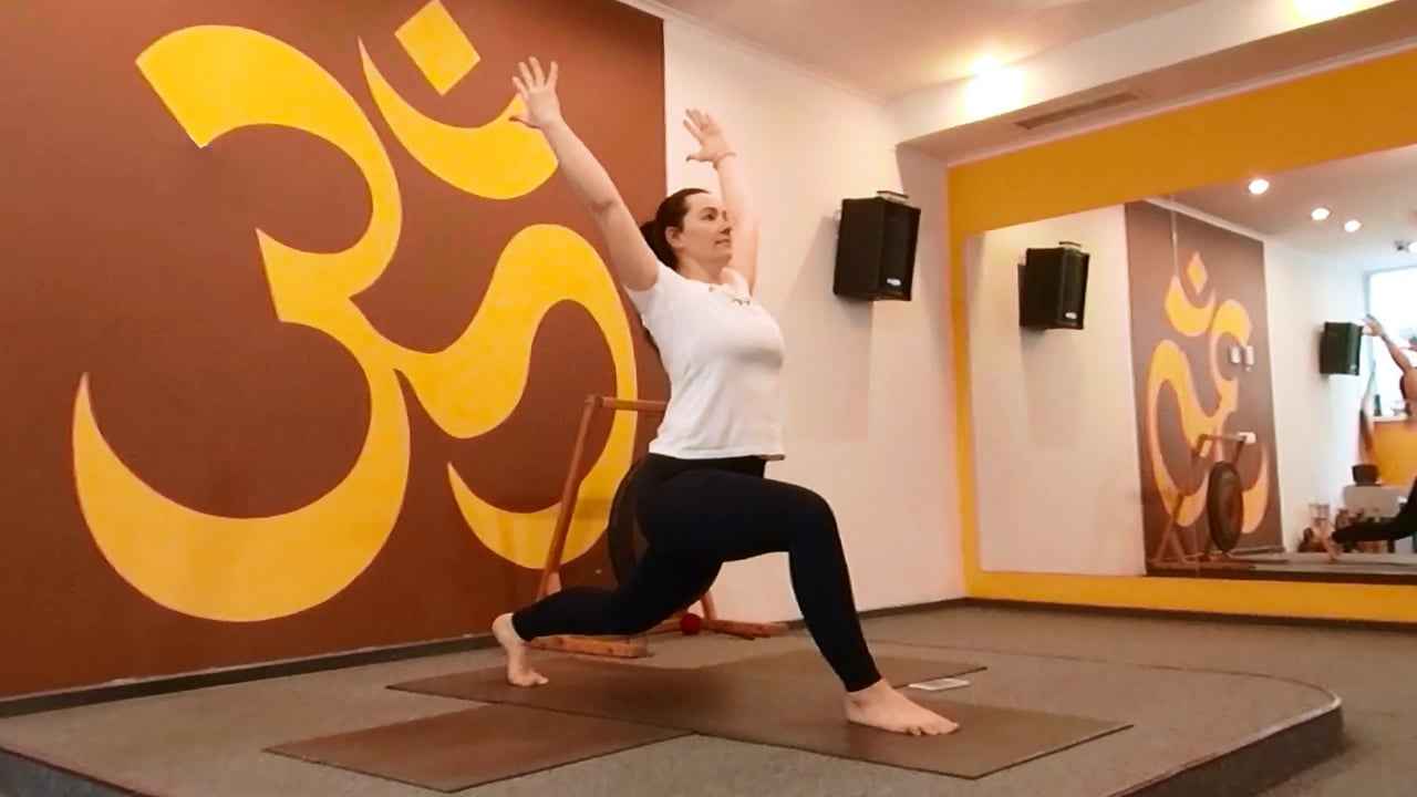 Корректируй вес в режиме ADHOyoga.  Часть 2. Работаем с мышцами ног и спиной