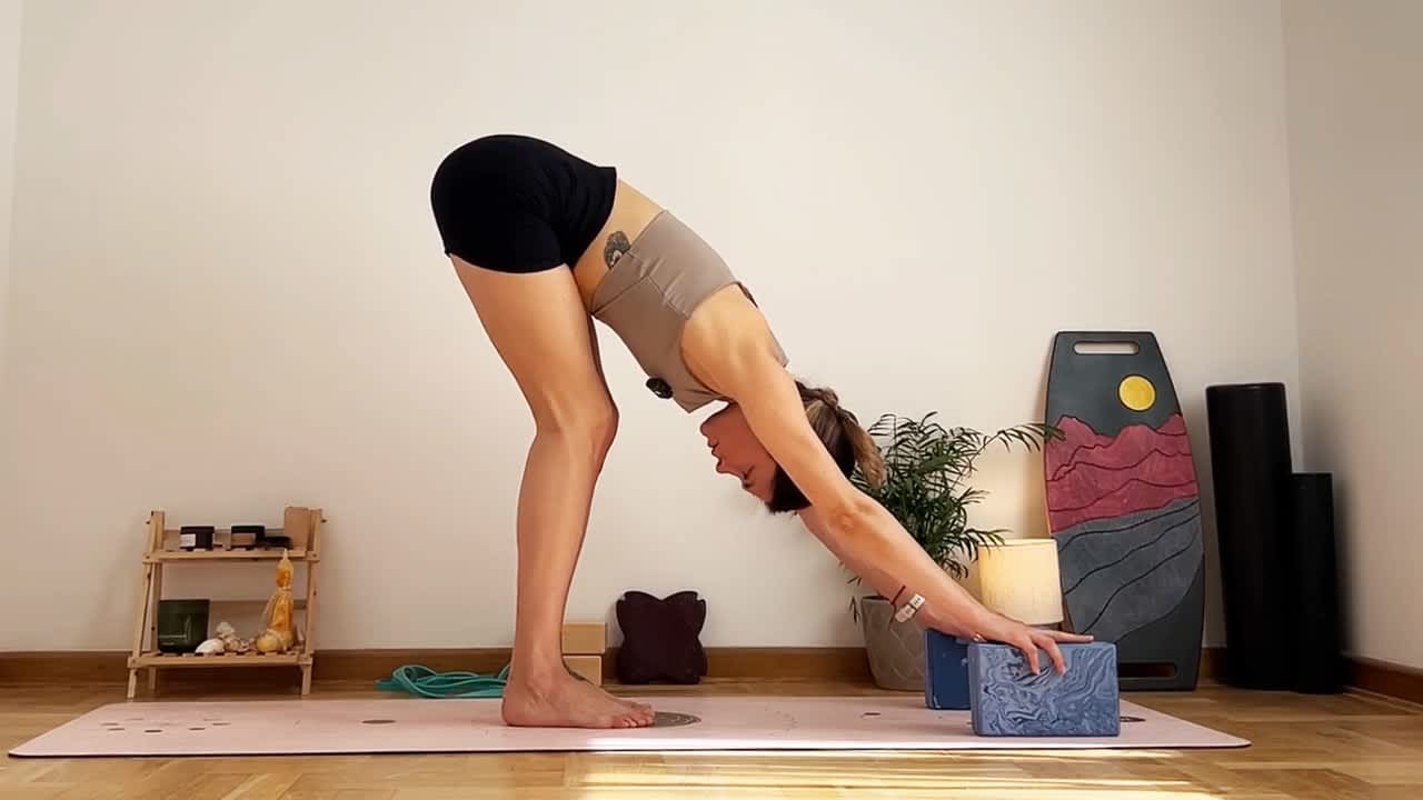 Практика уттанасаны и пасчимотанасаны